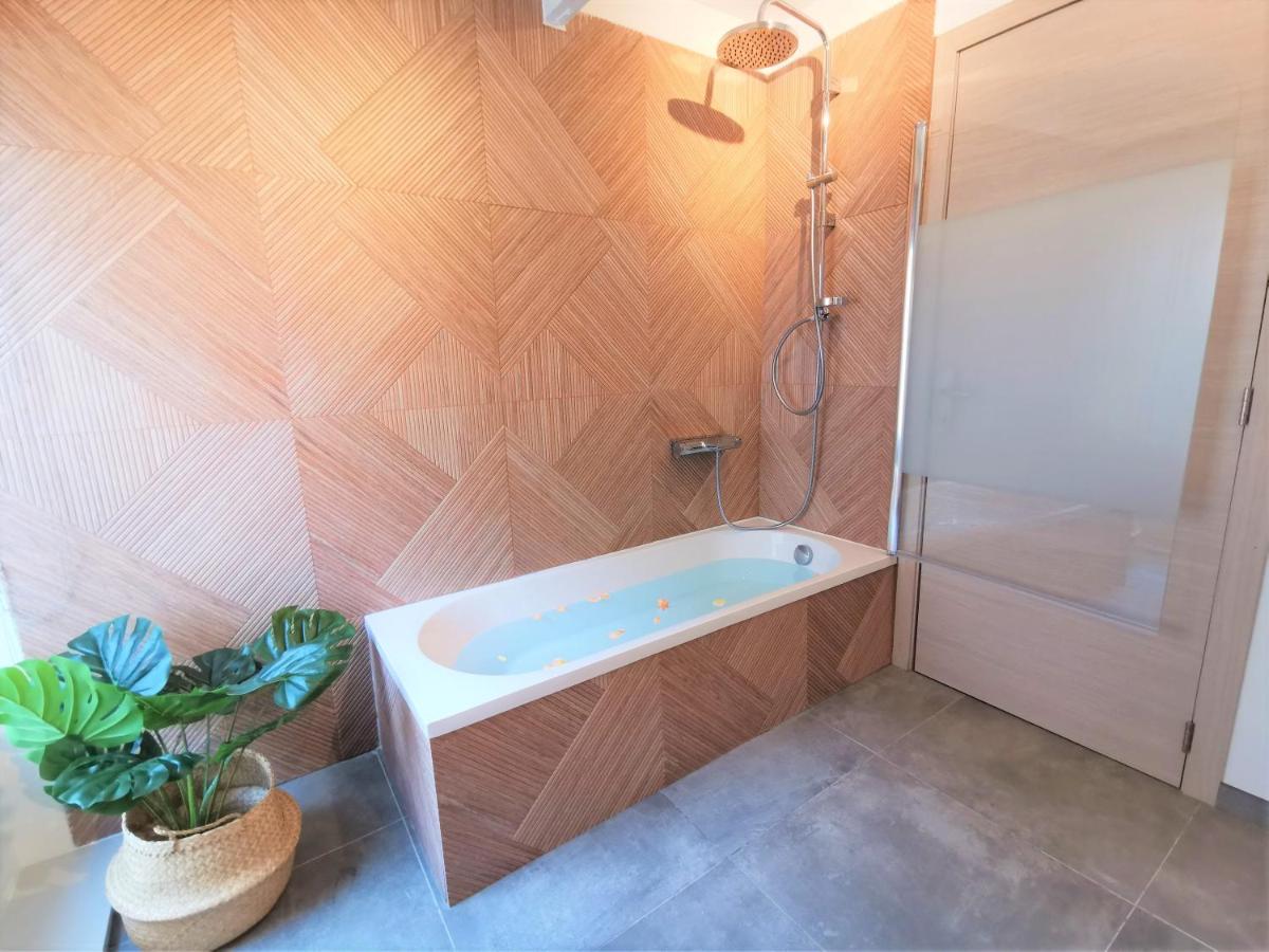 Le Pavillon De L'herboriste 14p Jacuzzi Jardin Hébergement de vacances Tintigny